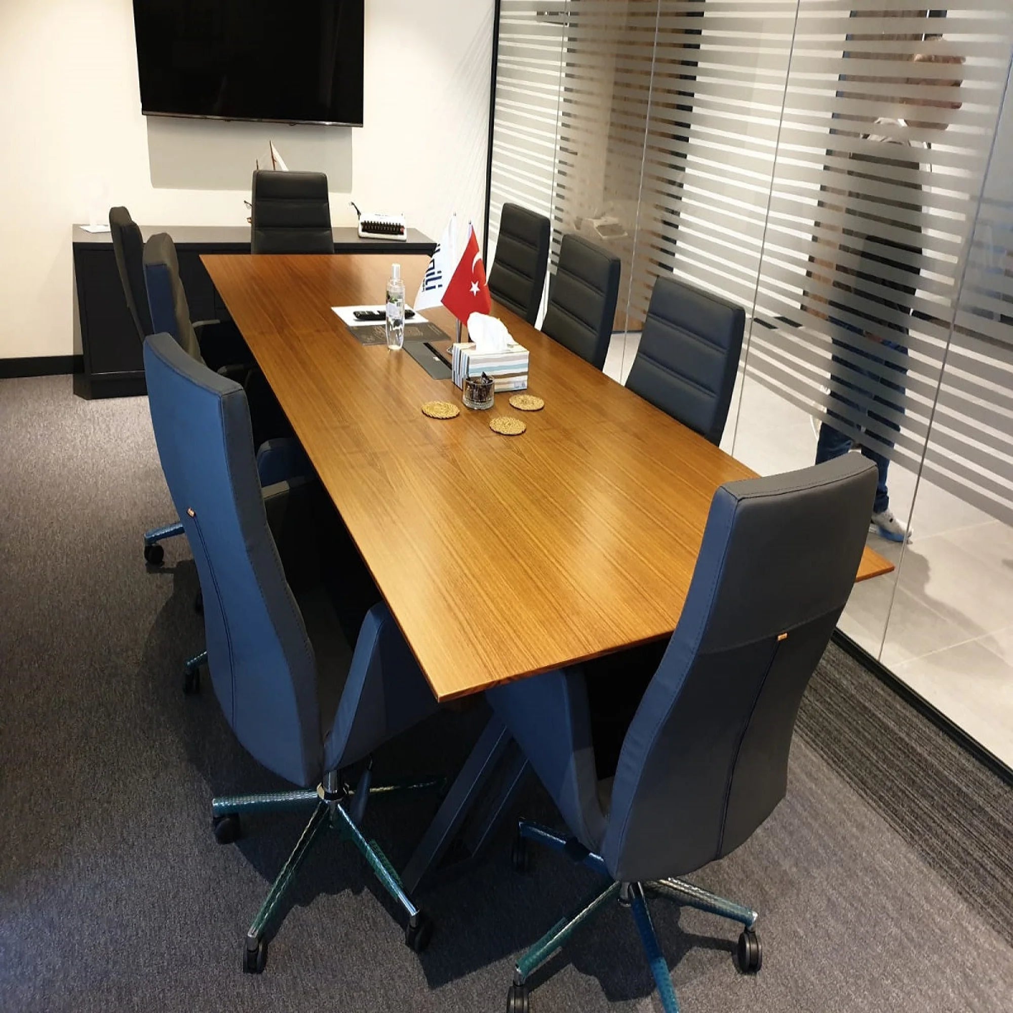 Ahşap Kaplamalı Toplantı Masası ISTANBUL