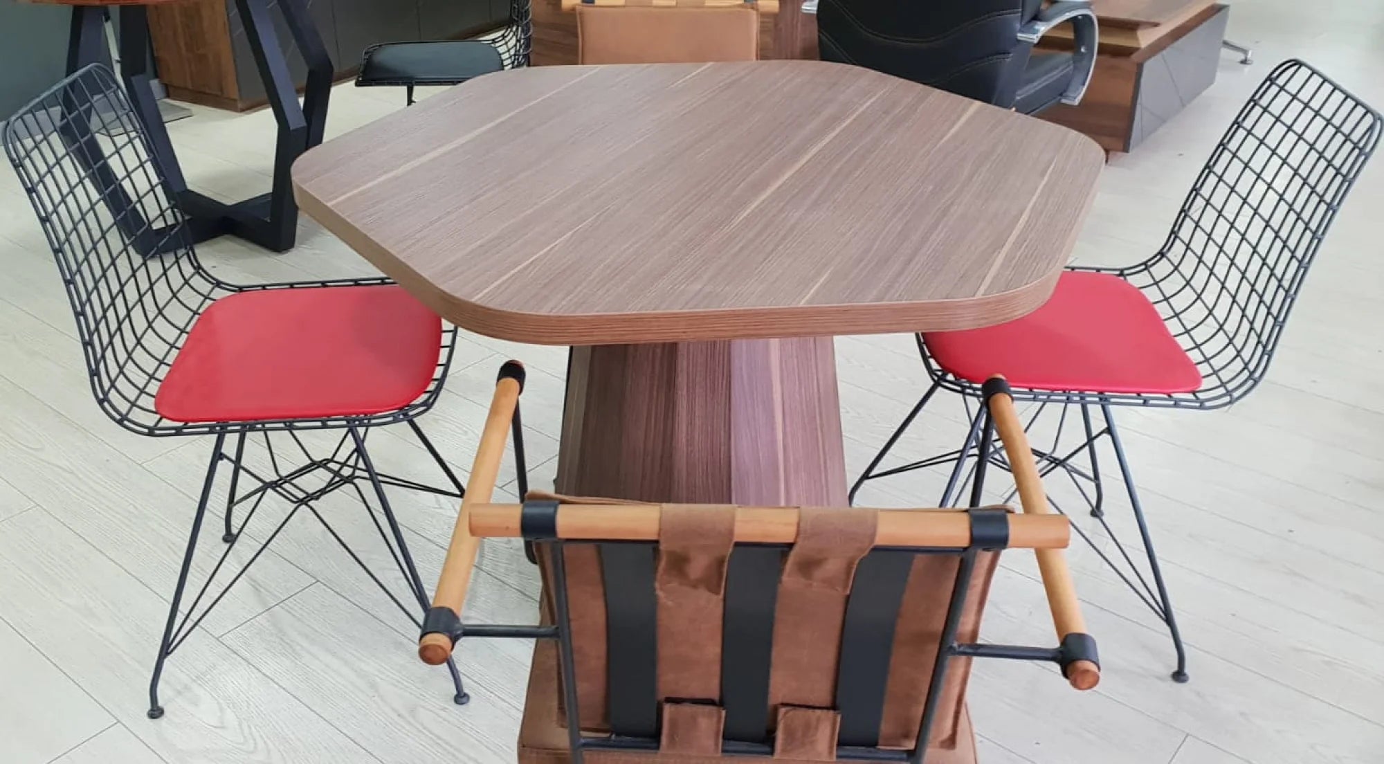 Altıgen Toplantı Ahşap Konik Ayak ISTANBUL-TSI