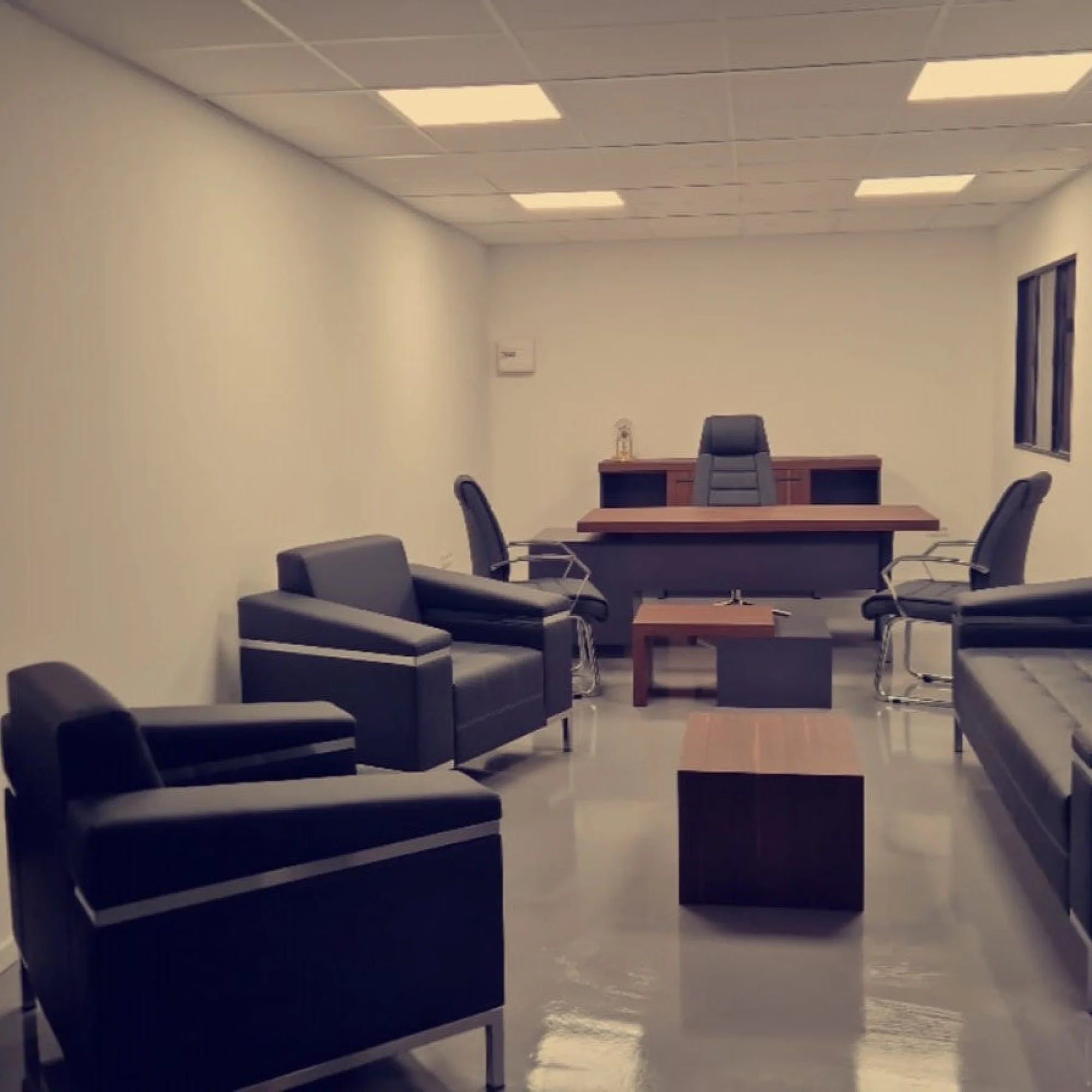 David Cervantes Fransa Ofis Takımı İstanbul Ofis Mobilya