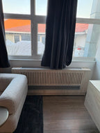İstanbul Ofis Mobilya tasarımı bej renkli ahşap radyatör gizleme paneli ve modern ofis mobilyası detayları