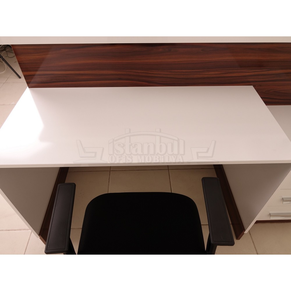 Box Desk Welcome Desk Walnut chromed