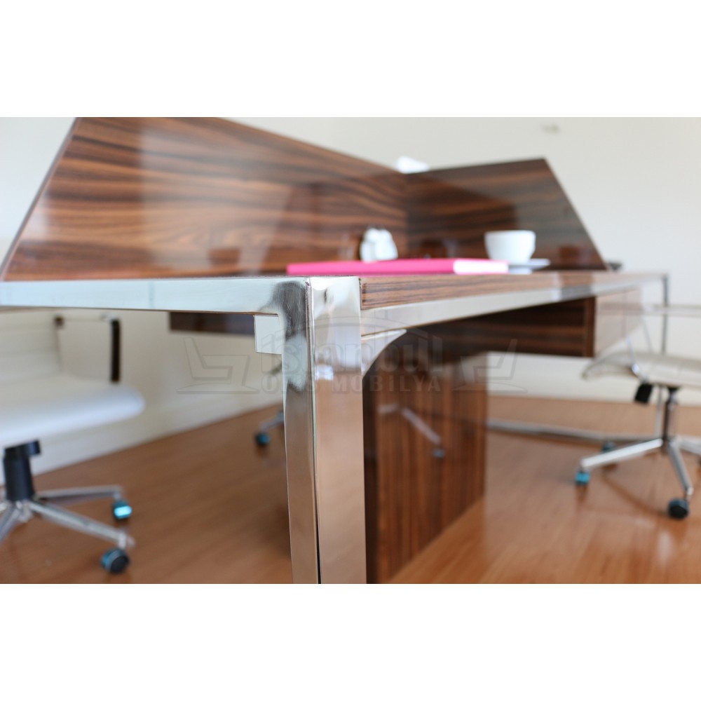 Apple For Four Person Desk Workstation