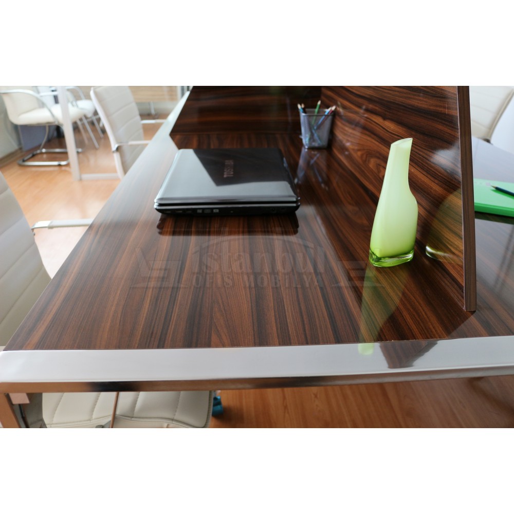 Apple For Four Person Desk Workstation
