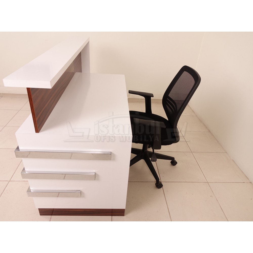 Box Desk Welcome Desk Walnut chromed