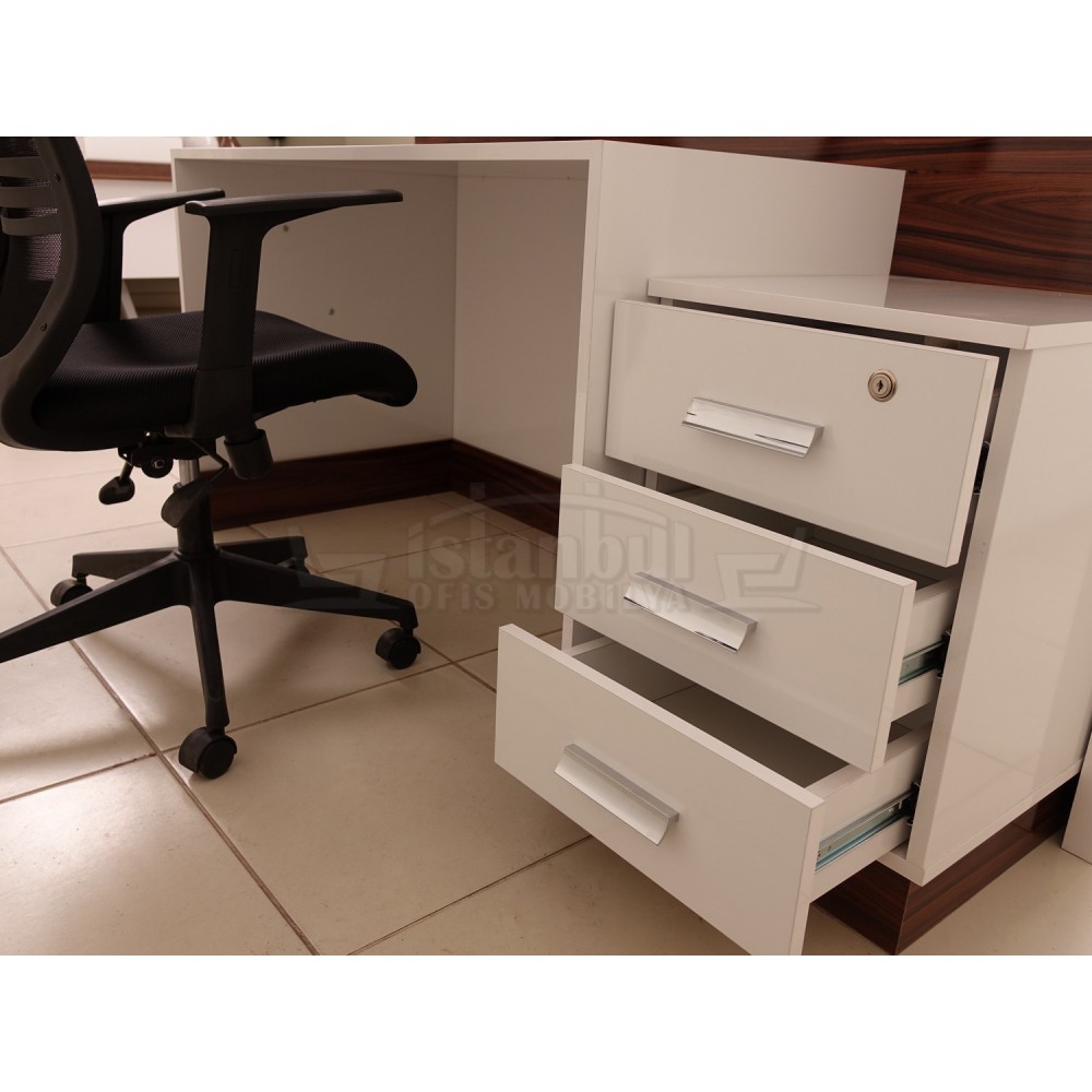 Box Desk Welcome Desk Walnut chromed