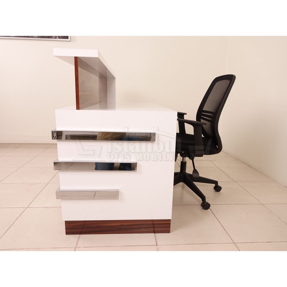 Box Desk Welcome Desk Walnut chromed