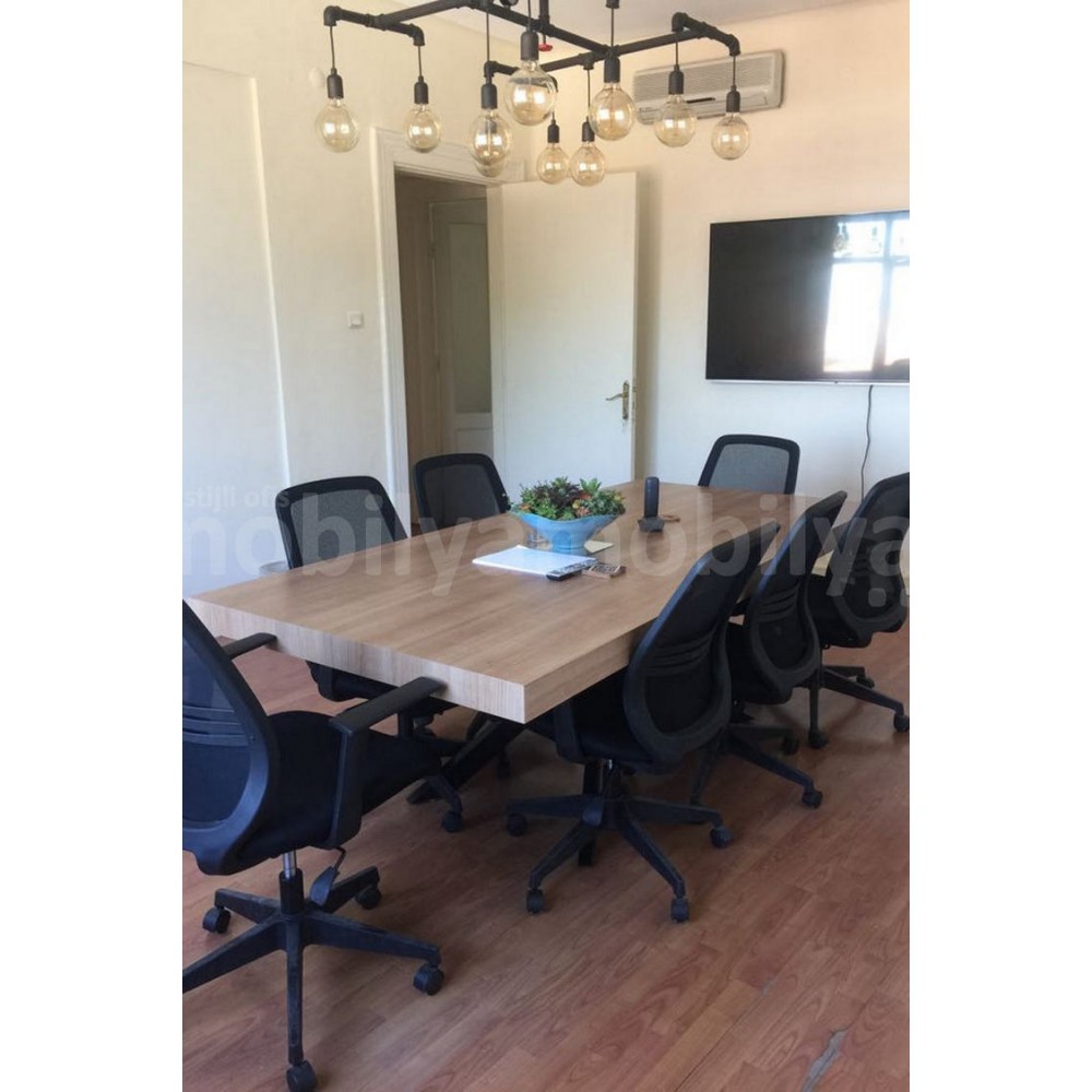 Ms. Taksim Tulip Meeting Table