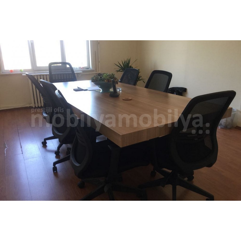 Ms. Taksim Tulip Meeting Table