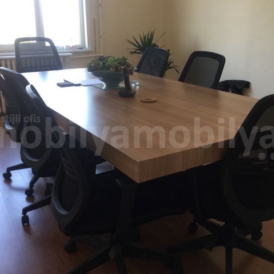 Ms. Taksim Tulip Meeting Table