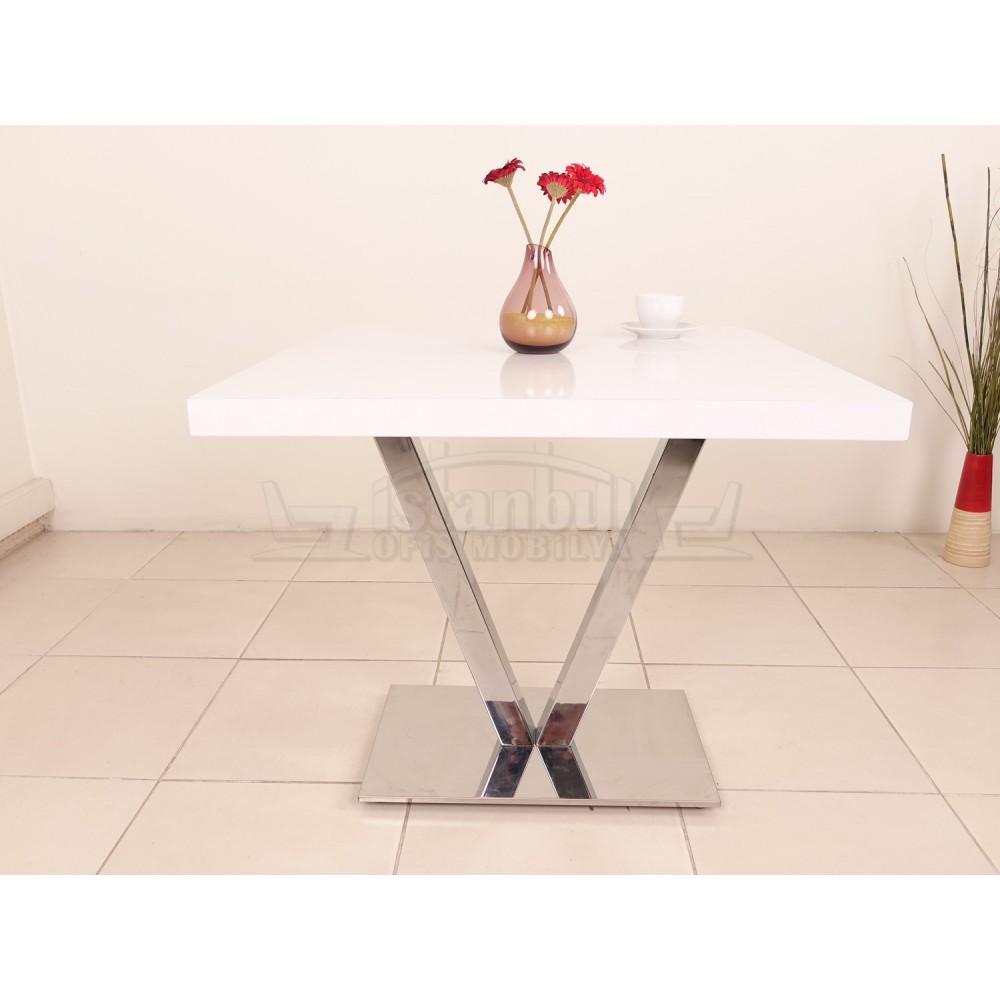 Square meeting table in Vienna