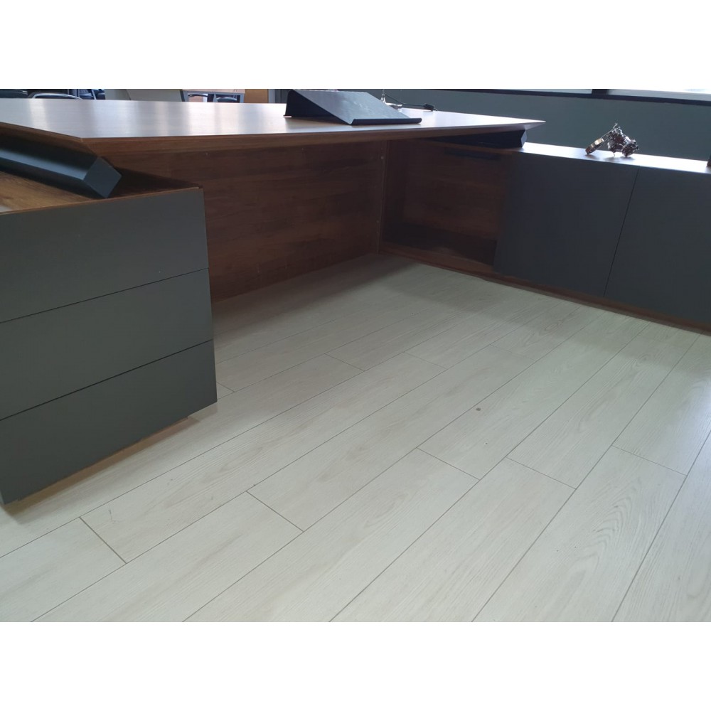 Executive Sets Walnut Lake Signature