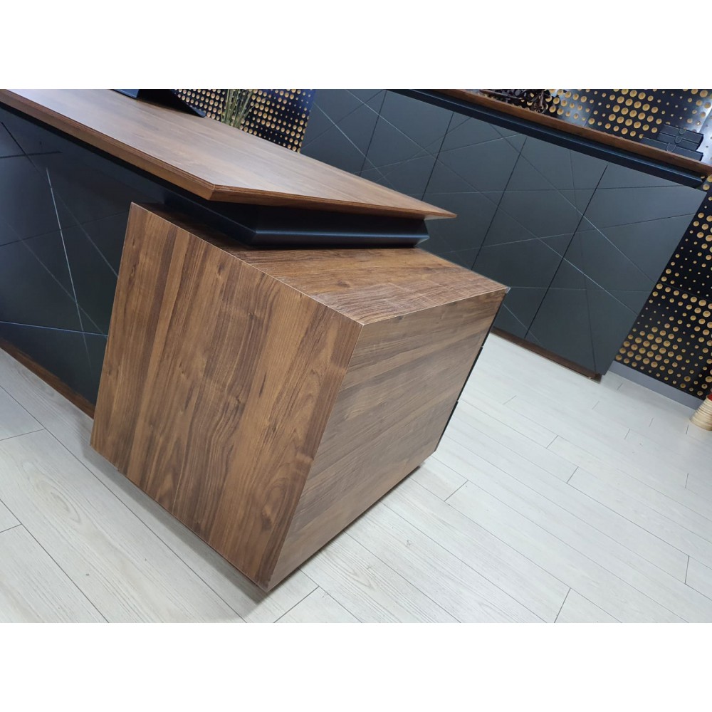 Executive Sets Walnut Lake Signature