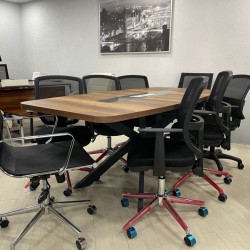 Oval Meeting Table