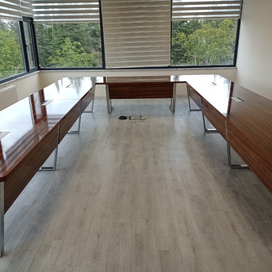 U Meeting Table, Adjustable Front