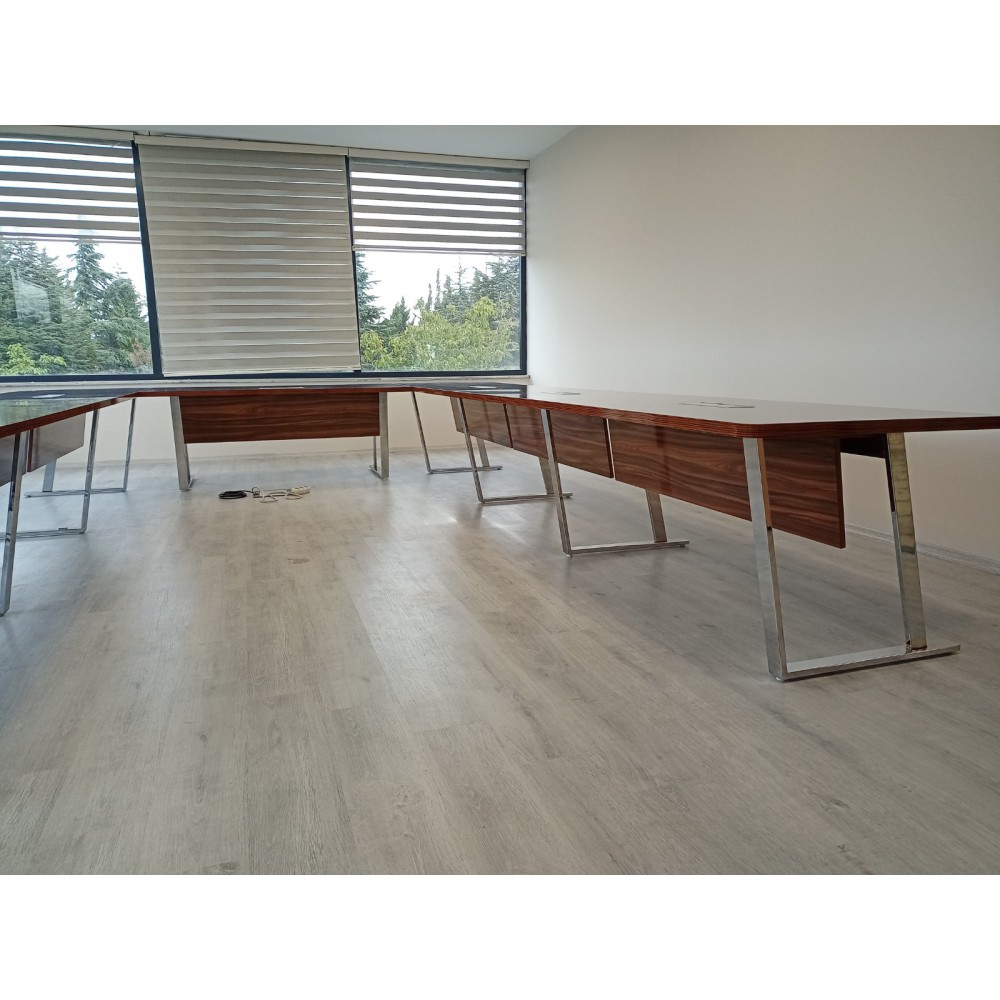 U Meeting Table, Adjustable Front