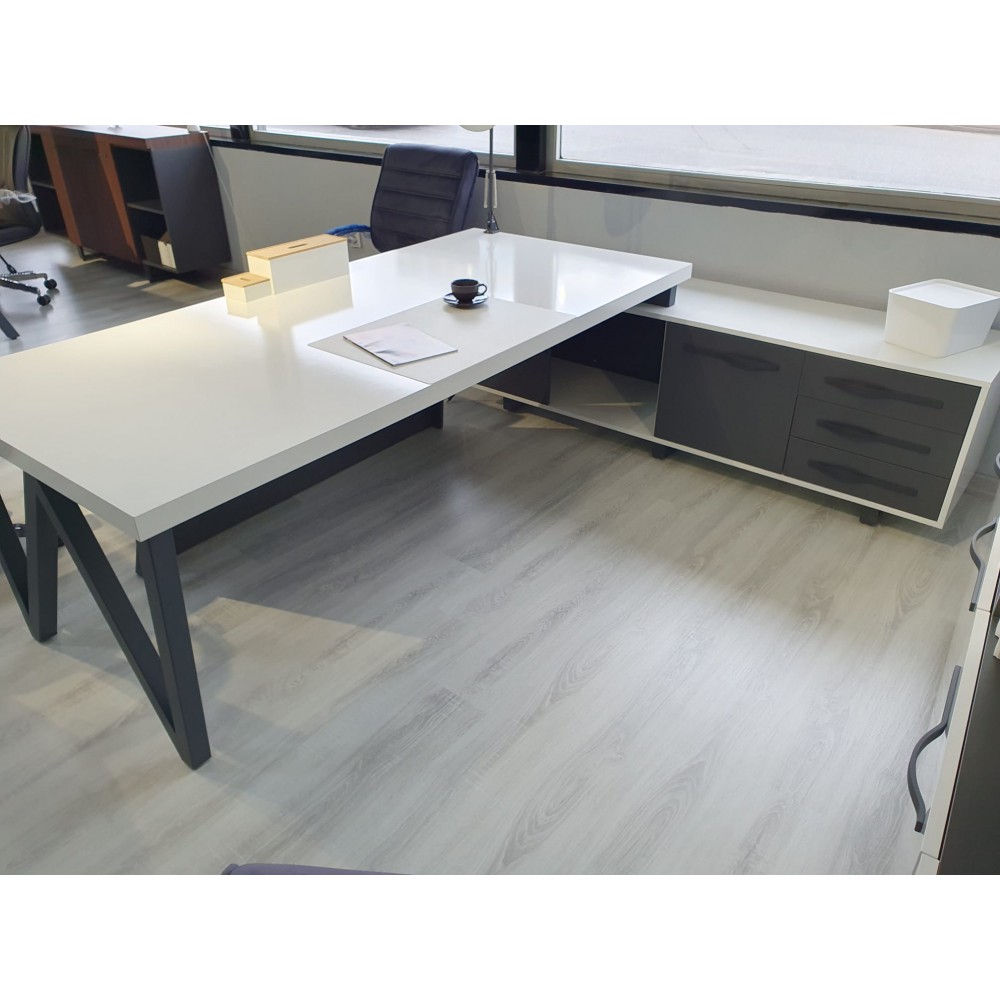 White_office_furnitures