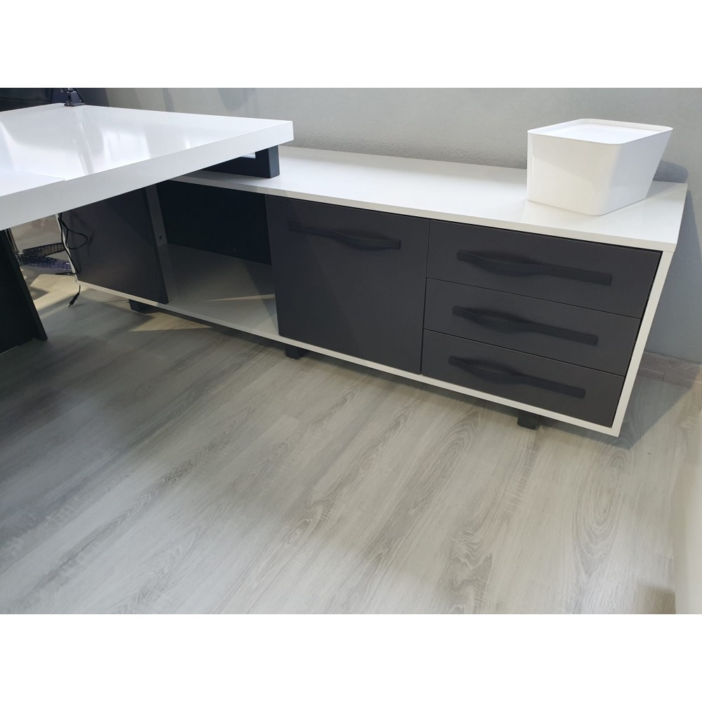 White_office_furnitures