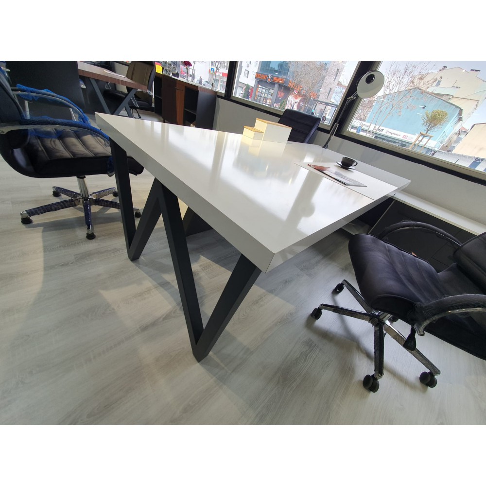 White_office_furnitures