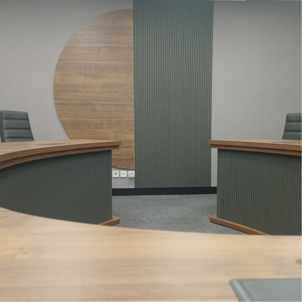 Round Meeting Table