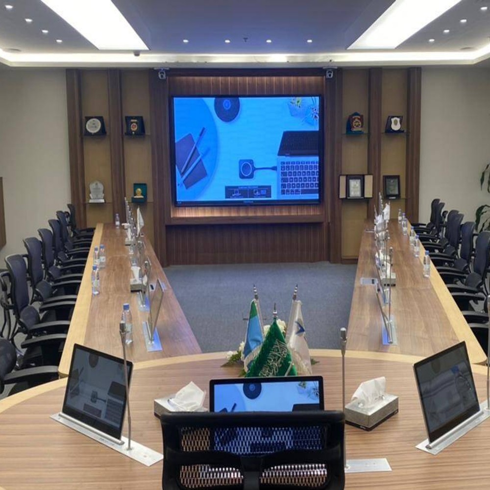 Lifting MIC With Camera Trucking