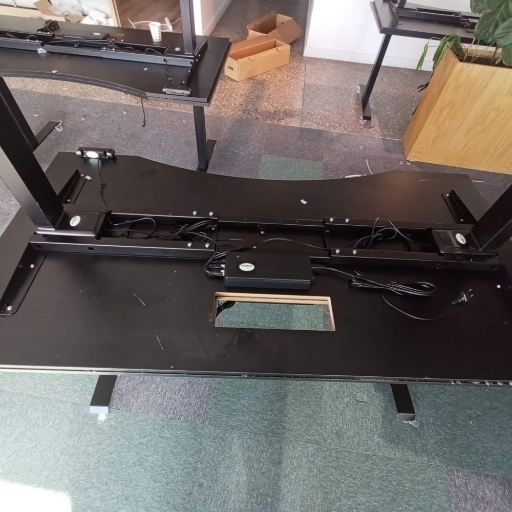 IOM Motorized Height Adjustable Wheeled Table